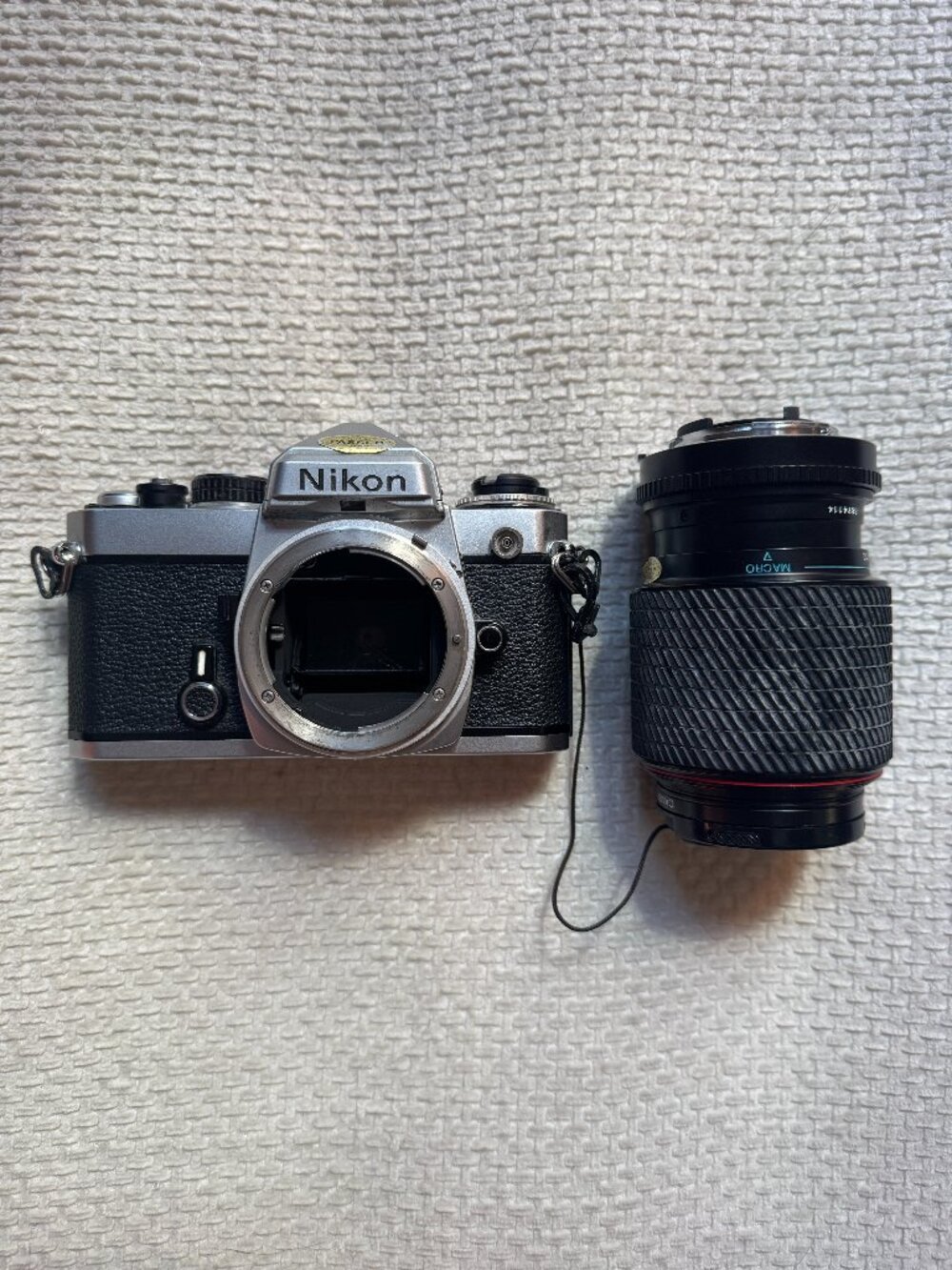 Vintage Nikon FE 35mm Film SLR Camera w/ Tokina SD 70-210mm f/4-5.6 Zoom Lens